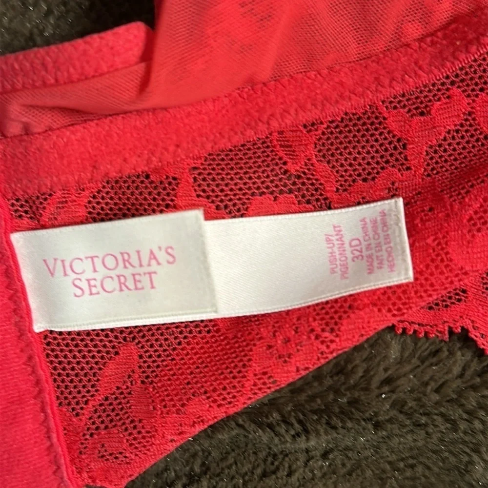 VICTORIAS SECRET Red Lace Push Up Bra Sz 32D